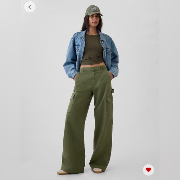 GAP Pants - NWT GAP Low Rise Baggy Khakis